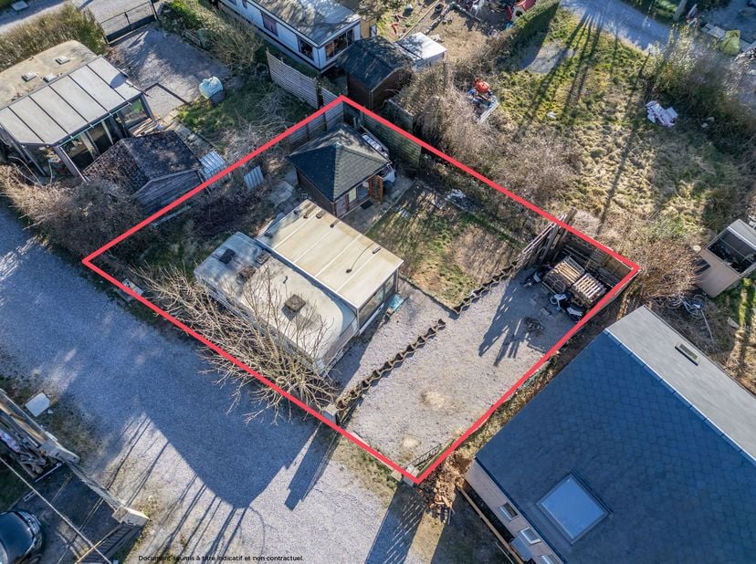 Situé dans le cadre verdoyant et paisible de dinant, ce terrain offre une opportunité idéale pour les investisseurs ou ceux en quête d’un projet perso