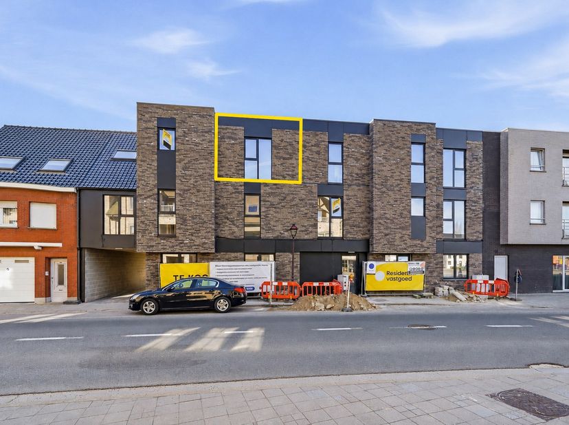Dit appartement op het tweede verdiep biedt een combinatie van rust en luxe. Het appartement bevat één slaapkamer, badkamer, bergruimte, leefruimte, k