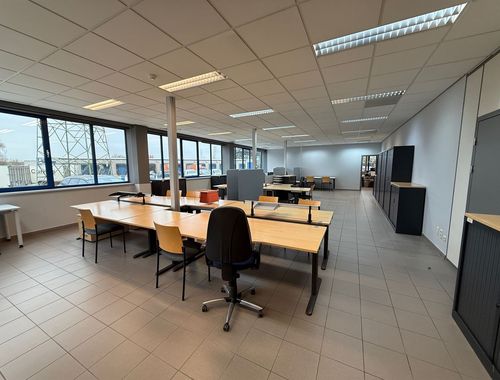                                         Burelencomplex te huur in Heist-op-den-Berg, € 1.500
