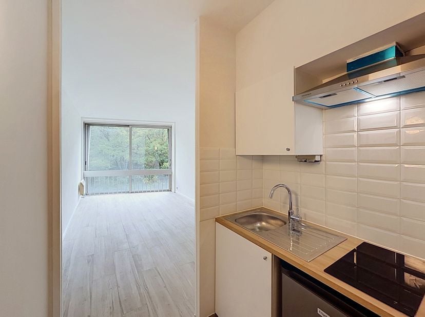 Appartement te huur in Chaussée de Waterloo 825 bus 403,
                    1180 Ukkel
