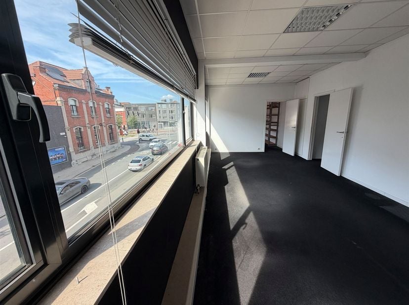 Bedrijfsvastgoed te huur in Bredastraat 112,
                    2060 Antwerpen