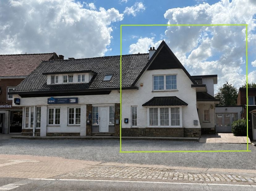 ZEER COMMERCIEEL GELEGEN WONING MET 2 APARTE INGANGEN, EEN RUIMTE VOOR KANTOOR/VRIJ BEROEP 33M², EEN WERKPLAATS 45M², 3 SLAAPKAMERS, DUBBEL GLAS EN CE
