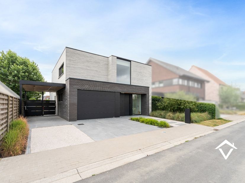 Bent u op zoek naar een moderne, instapklare woning waar ruimte, comfort en energiezuinigheid perfect samengaan? Dan is deze prachtige open bebouwing
