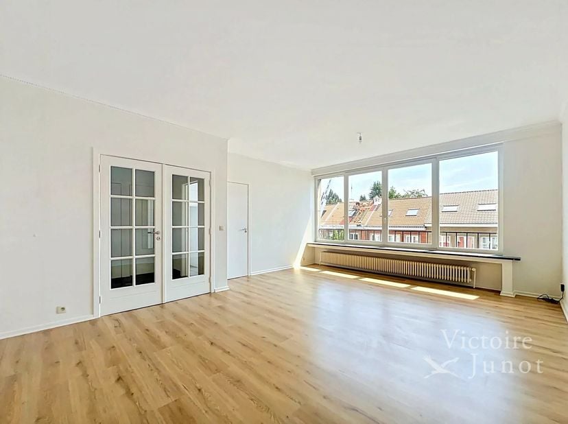Voorgesteld door Carla Rodriguez: 0494 07 97 54 / carla.rodriguez@victoire.be<br />
Victoire Junot biedt u dit mooie appartement  met een oppervlakte