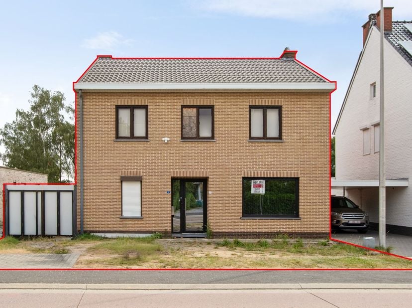 Verder af te werken woning op uitzonderlijk perceel van 2.427 m² in Lanaken<br />
<br />
Bent u op zoek naar een woning die u volledig naar eigen sm