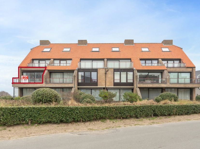 e koop: Appartement in Koksijde, gelegen aan de Dorlodotlaan op een toplocatie met zicht op de duinen.Dit appartement biedt een unieke combinatie van