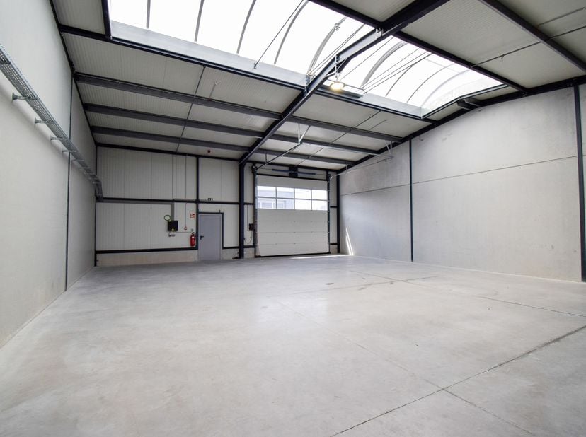 Bien professionnel à vendre à Heirbaan 104,
                    8570 Ingooigem