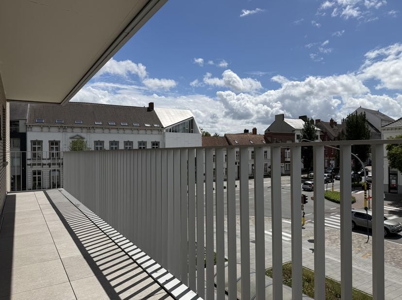 Dit ruime appartement van&amp;nbsp;120 m²&amp;nbsp;bevindt zich op de&amp;nbsp;tweede verdieping&amp;nbsp;van een verzorgd gebouw op een toplocatie aan het Marktplein