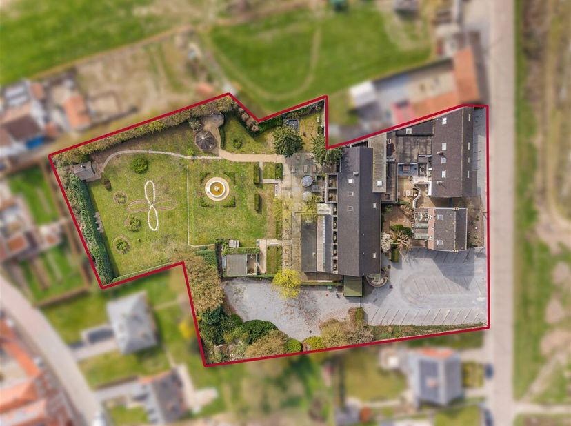 LIEU<br />
Un lieu inspirant dans un environnement curatif.<br />
Situé dans la campagne de Wellen, sur la Langstraat, GOWELL offre une combinaison ra