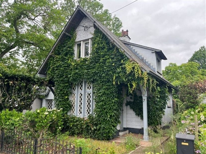 Karaktervolle woning met 3 slaapkamers en een Rustieke uitstraling.<br />
Deze charmante woning straat charme, authenticiteit en rust uit.<br />
Een g