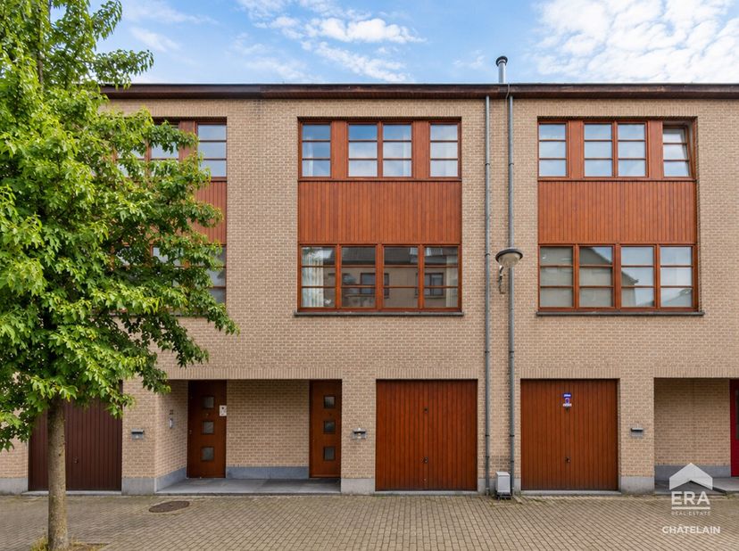 Prachtige woning met tuin te huur in GanshorenGelegen in een rustige woonwijk van Ganshoren, zal deze charmante halfvrijstaande woning u bekoren met z