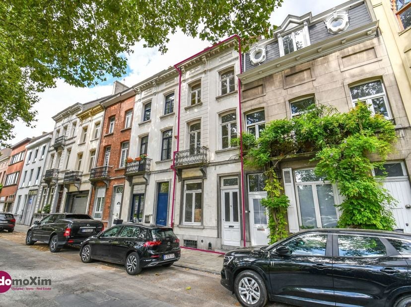 Charmante maison de maître à rénover avec jardin urbain, près du centre de Malines<br />
 <br />
Vous recherchez une maison de caractère que vous po
