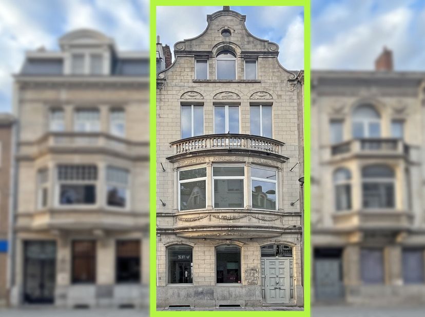 Karaktervol, historisch gebouw met gelijkvloers, ruim terras, 2 extra verdiepingen en een zolder. Geschikt voor diverse toepassingen o.a. boetiek/wink
