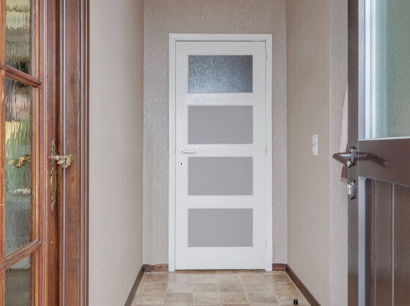 Centraal gelegen woning op wandelafstand van school, winkels en openbaar vervoer. Deze woning biedt tal van mogelijkheden voor wie op zoek is naar een