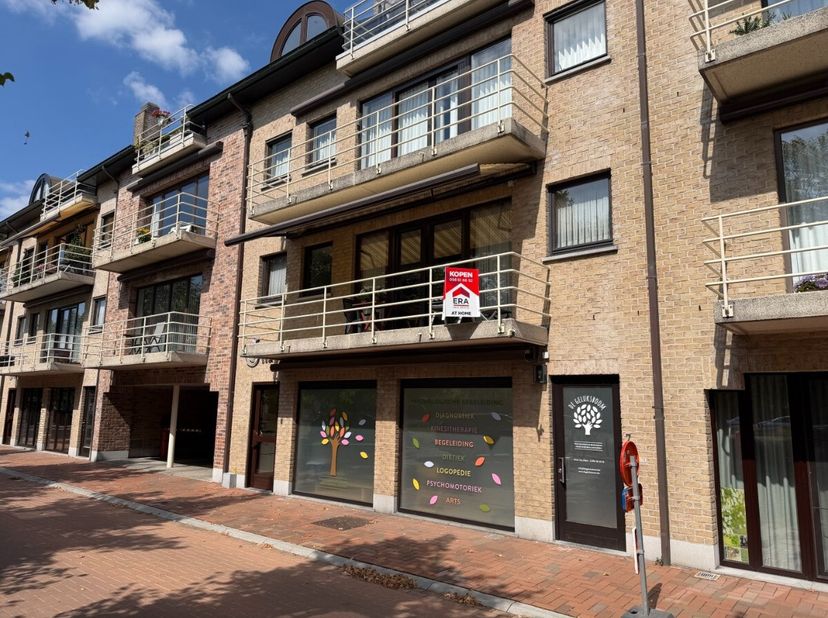 Oostkamp - Ruim appartement met 3 slaapkamers en garageOntdek dit aangename appartement in Oostkamp, ideaal voor wie op zoek is naar ruimte en comfort
