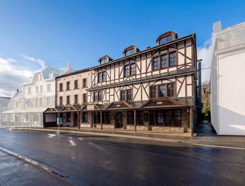                                         Usage mixte à vendre à Vresse-sur-Semois, € 340.000
