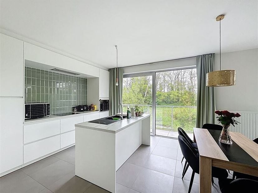 Luxe appartement in een groene oase<br />
Bent u op zoek naar een ruim en stijlvol appartement dat voorzien is van alle hedendaags comfort? Dan is dit