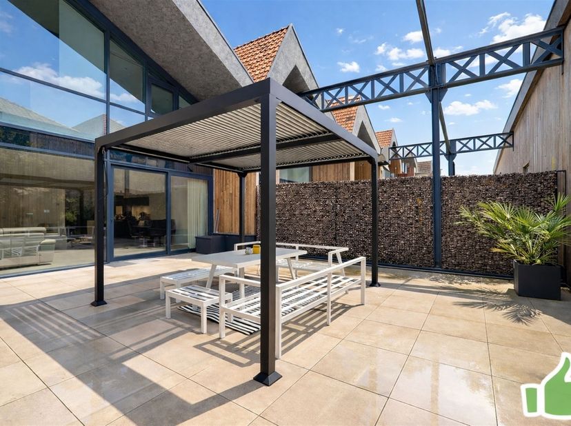 Magnifique loft contemporain avec terrasse XXL Prestations haut de gamme <br />
Laissez-vous séduire par ce superbe loft semi-mitoyen, offrant volumes