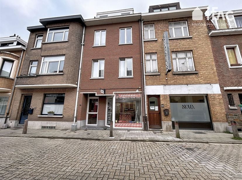 Bien professionnel à louer à Rue Longue 24,
                    1150 Woluwe-Saint-Pierre