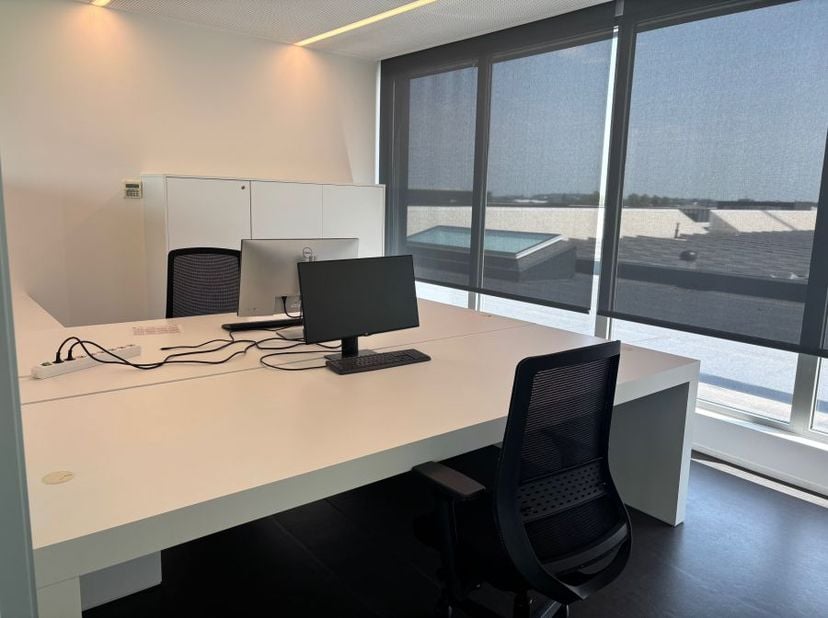 Prachtige premium kantoorruimte te huur op de 3de verdieping met een maximale zichtbaarheid en lichtinval.<br />
<br />
--------<br />
opsplitsbaar<br