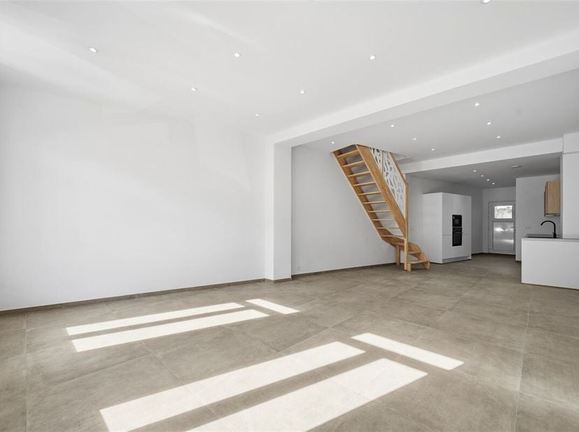 Het is niet elke dag dat we een pas gerenoveerde woning met een EPC-score van 28 kWh/m²/jaar (label A) kunnen aanbieden. Die score werd bereikt door d