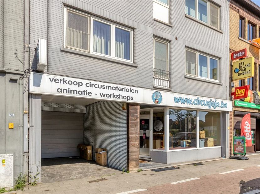 Commercieel vastgoed met winkel, burelen én ruim magazijn  Kempische Steenweg 226, 3500 Hasselt<br />
Bent u op zoek naar een commercieel handelspand