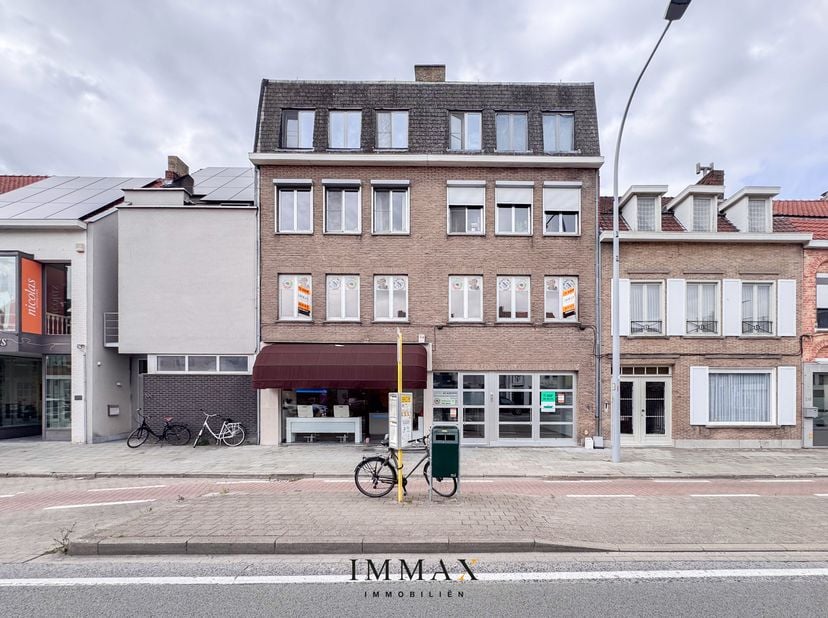 Veelzijdig kantoor van 175 m² op uiterst commerciële ligging!<br />
Op een uitstekend bereikbare en commerciële ligging bevindt zich dit ruime kantoor