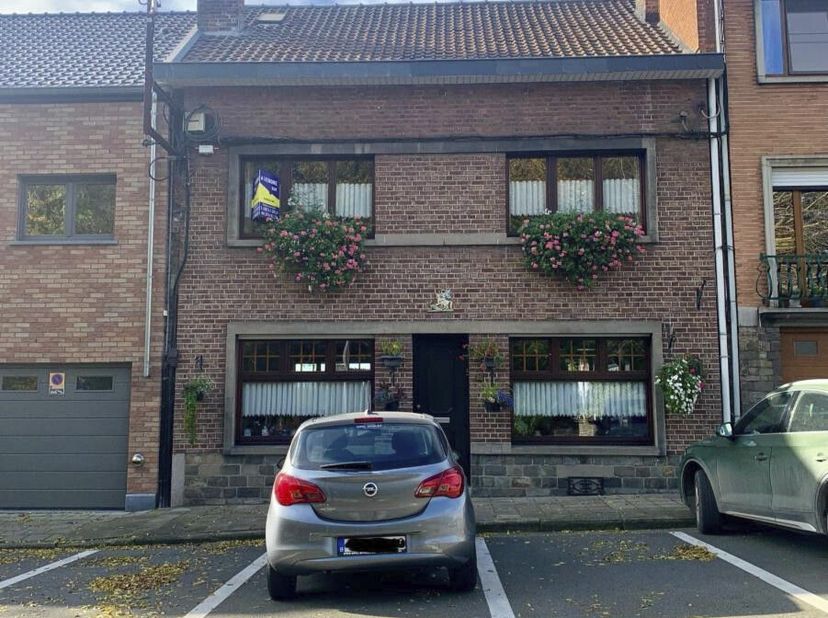MAISON UNIFAMILIALE - RENTE VIAGÈRE.  <br />
  <br />
VIAGER OCCUPÉ  <br />
Bouquet : 40.000 € ;  <br />
Rente viagère : 1.250 € à indexer ;  <br />
D