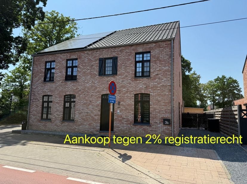 Kostprijs 465.000 € exclusief kosten (slechts 2% registratierechten indien enige eigen woning)<br />
<br />
Tijdloze woning van 186 m2 met 4 slaapkame