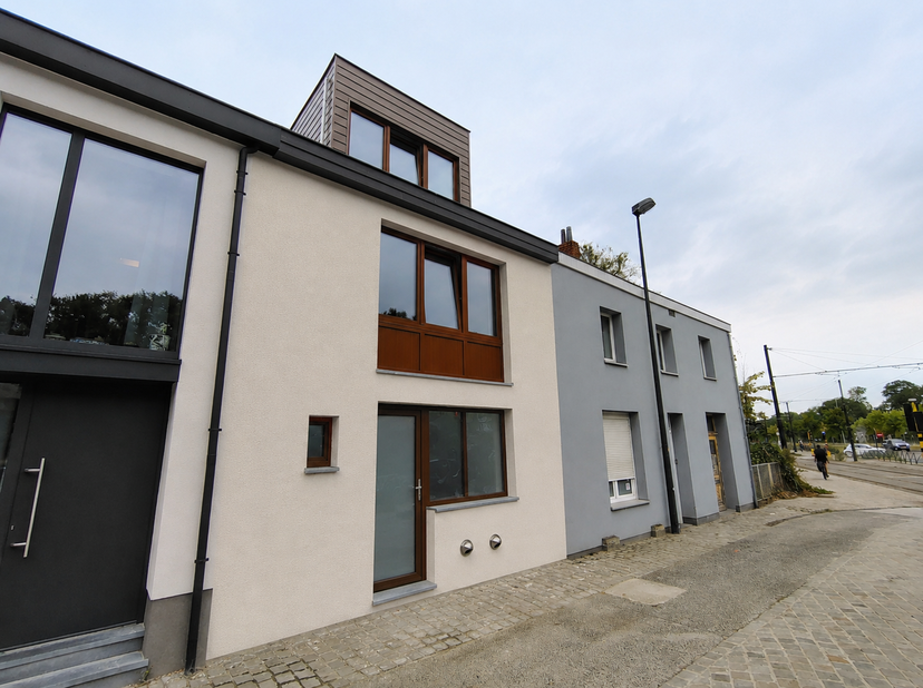 TERVUREN – Première occupation - Parfait pour une colocation - Idéalement située entre Stockel et le parc du Tervueren. MAISON NEUVE (4 ch/2 sdd) réno