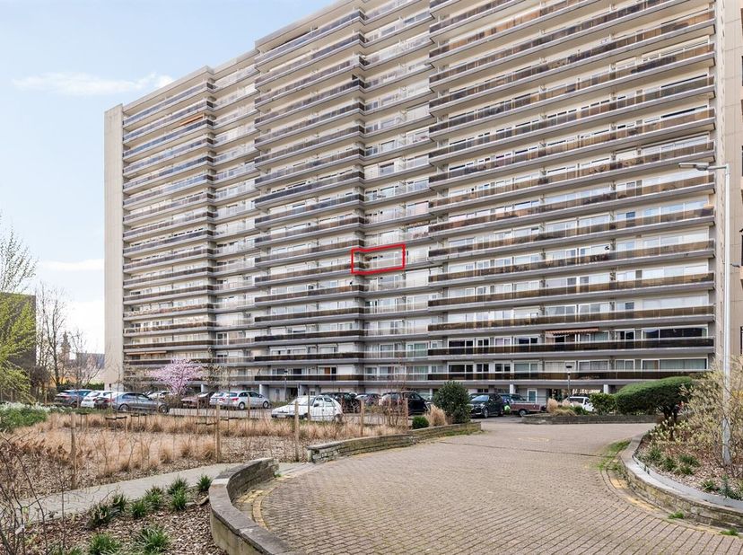 Appartement rénové de 2 chambres à coucher avec deux terrasses dans un emplacement central à Mechelen<br />
Cet appartement à vendre à Malines est sit