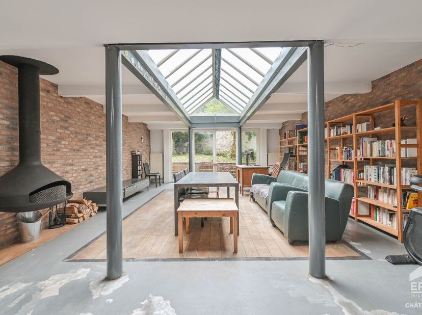 [[ DIT PAND NEEMT DEEL AAN DE ERA OPEN HUIZEN DAG OP 13/6 VAN 13:00 TOT 14:00 ]] Schaarbeek  Karaktervolle loft met tuin, garage en kelder te koopGele