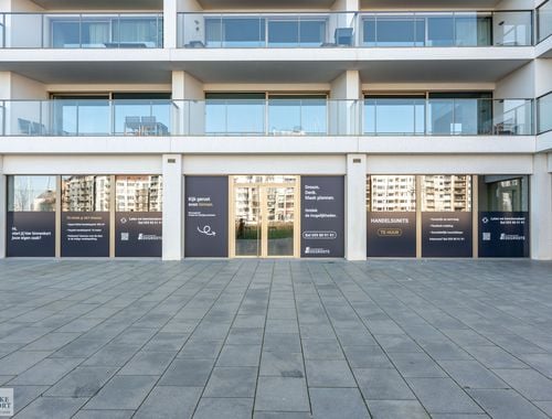                                         Handelsgelijkvloers te huur in Oostende, € 4.200
