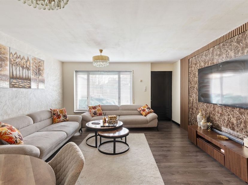 Instapklare woning met een ideale combinatie van ligging, ruimte en mogelijkheden<br />
In het centrum van Willebroek, op wandelafstand van winkels, s