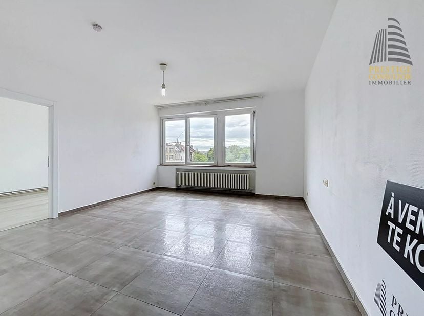 ANDERLECHT - REF: 87160196 - BEL APPARTEMENT DEUX CHAMBRES !!<br />
Situé au troisième étage d'une petite copropriété, nous vous proposons à la vente