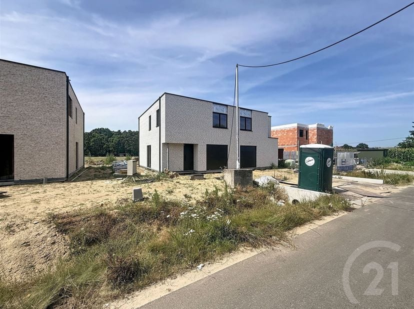 Energiezuinig wonen in een rustige, groene omgeving<br />
<br />
Tijdelijke actie: de 1ste koper ontvangt 10 operationele zonnepanelen van 460 Wp, t