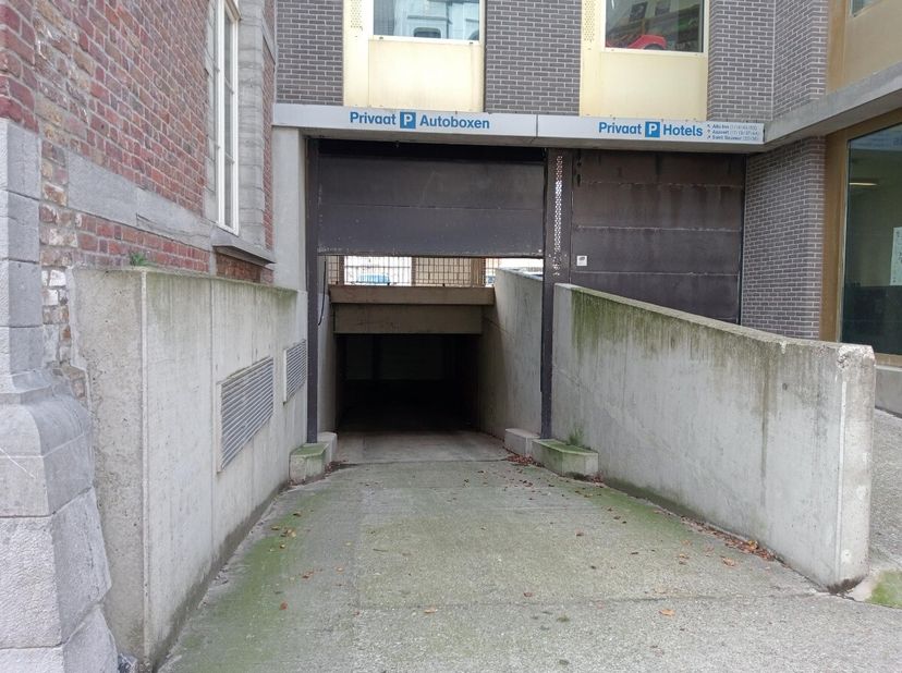 Garage à louer à Onderwijsstraat 15 - 17 boîte Garage 23,
                    8370 Blankenberge