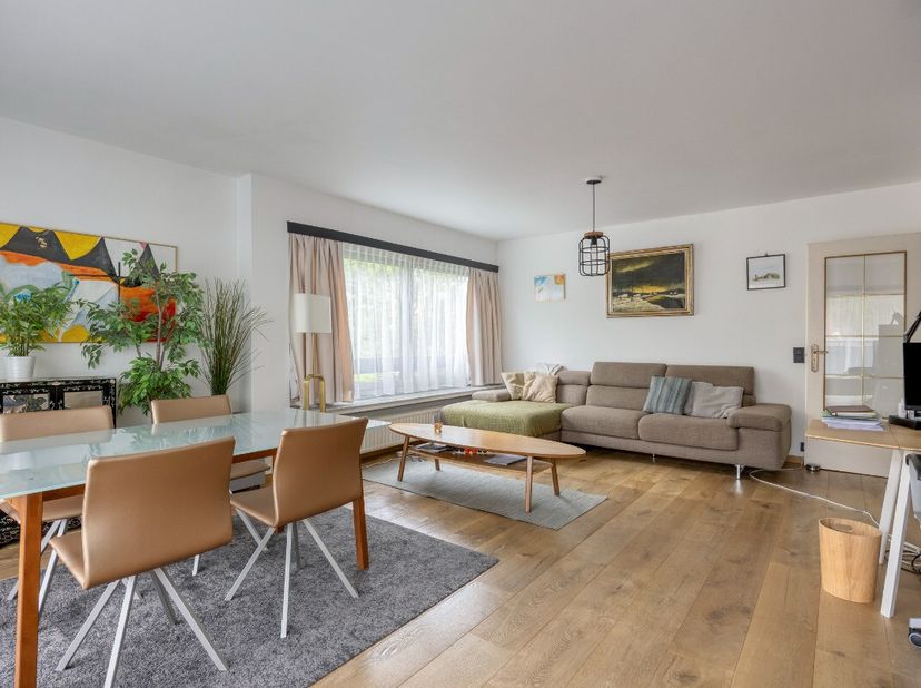 Instapklaar 3-slaapkamerappartement in hartje Mechelen Op zoek naar een instapklaar appartement met ruimte, comfort én een topligging? Dit verzorgd ap