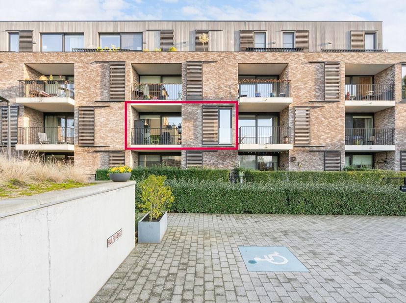 Luxueuze assistentieflat te koop in residentie La Vigie te Koksijde.  Het appartement is rustig gelegen nabij de duinen, doch op een boogscheut van he