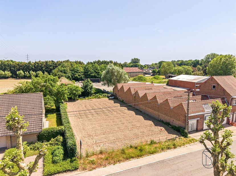 Bent u op zoek naar een bouwgrond in Wielsbeke voor het realiseren van uw droomwoning? Dan is dit perceel van 721 m², gelegen in de rustige Heirweg, e