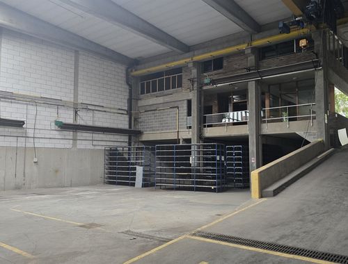                                         Entrepôt à louer à Laeken, € 8.000
