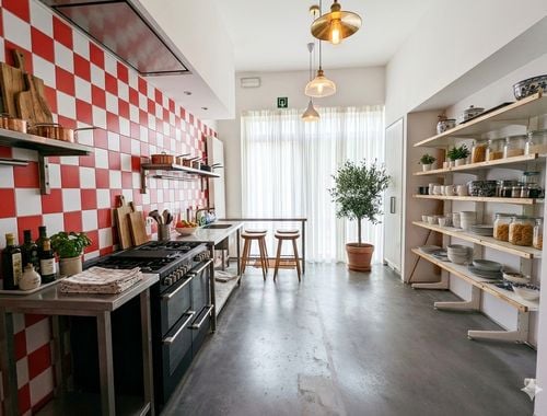                                         Handelspand te huur in Gent, € 1.100
