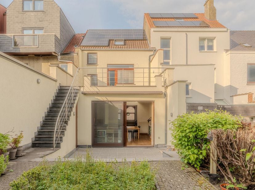 Magnifique et spacieuse maison bénéficiant d’une superbe luminosité, idéalement située au centre de Tervuren.<br />
<br />
Cette charmante maison mito