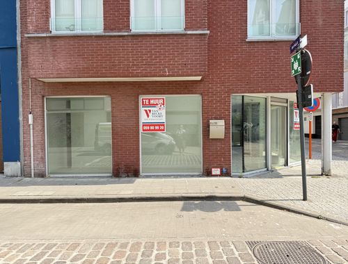                                         Handelsgelijkvloers te huur in Oostende, € 1.450
