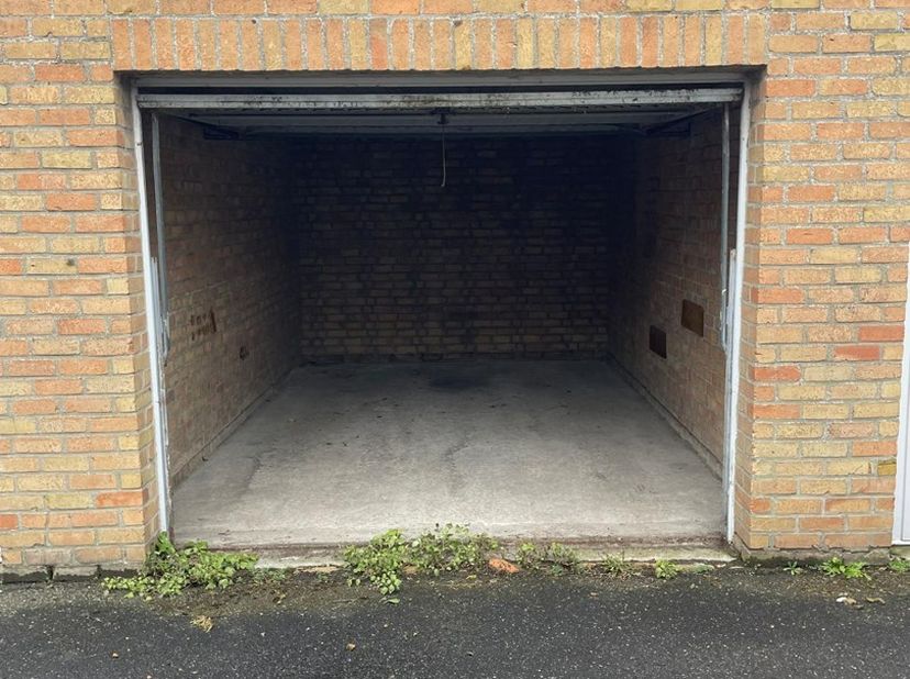 Garage te koop in Molenstraat 17 bus 8,
                    8450 Bredene