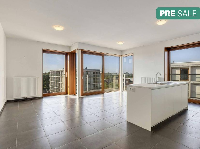 Dit recent hoekappartement (96m²) te koop in Waregem is gelegen in de Residentie Boekerij. Het appartement beschikt over twee kamers en een terras met