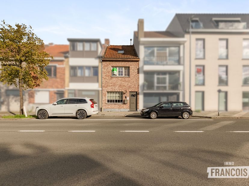 Huis te koop in Torhoutse Steenweg 301,
                    8200 Sint-Andries
