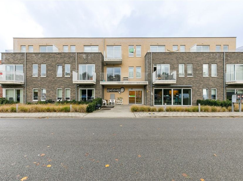 Assistentieflat met veel lichtinval, terras en berging. <br />
Dit appartement is voorzien van alle comfort en gelegen in de mooie woonzorgresidentie