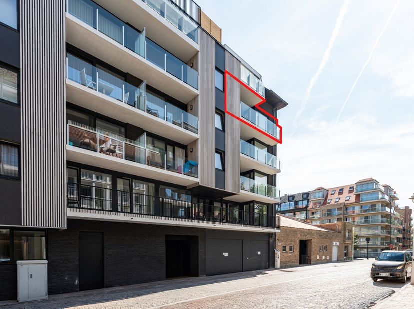 Luxueus appartement in het centrum van Nieuwpoort met 3 ruime slaapkamers en 2 terrassen. Dit uiterst luxueus afgewerkte appartement uit 2025 combinee