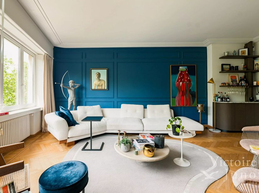Gelegen op de prestigieuze Franklin Roosevelt-laan, heeft Victoire-Junot het genoegen u exclusief dit prachtige twee-slaapkamer appartement van ± 110